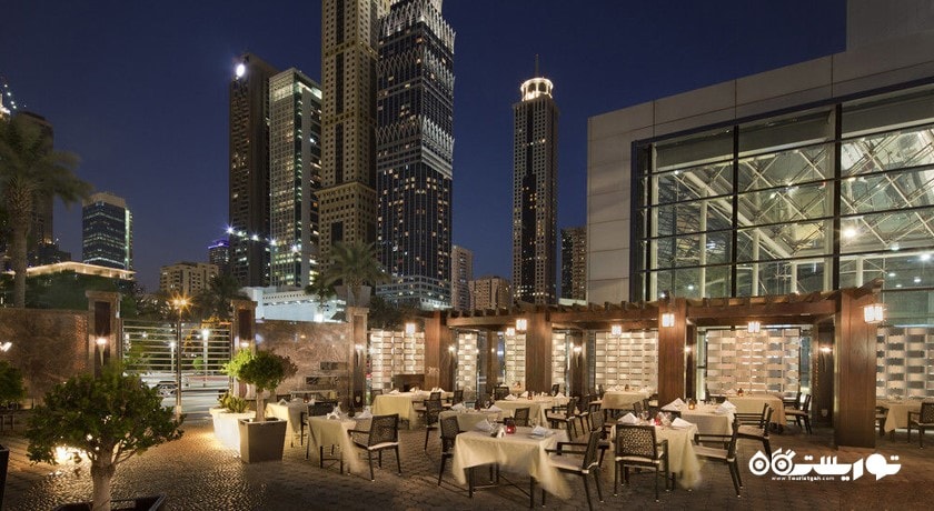 محوطه نشیمن در فضای باز هتل